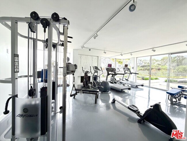 Building Photo - 17366 Sunset Blvd