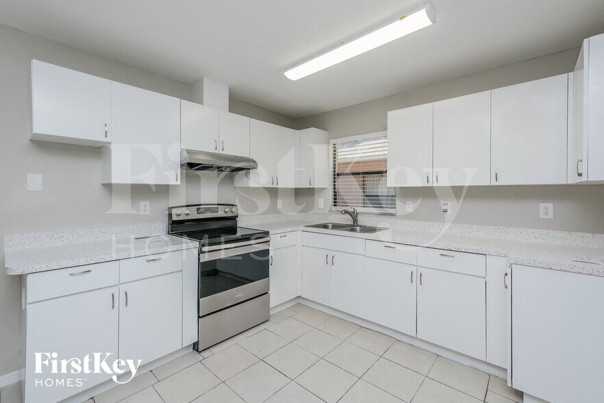 Building Photo - 906 Hart St