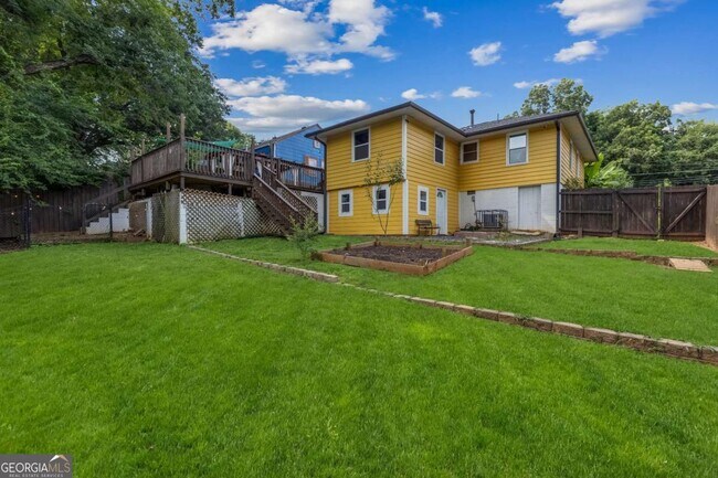 Building Photo - 844 Deckner Ave SW
