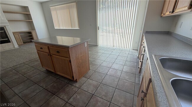 Building Photo - 2424 Predera Ave