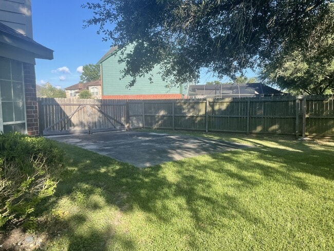 Building Photo - 62 Plum Ct