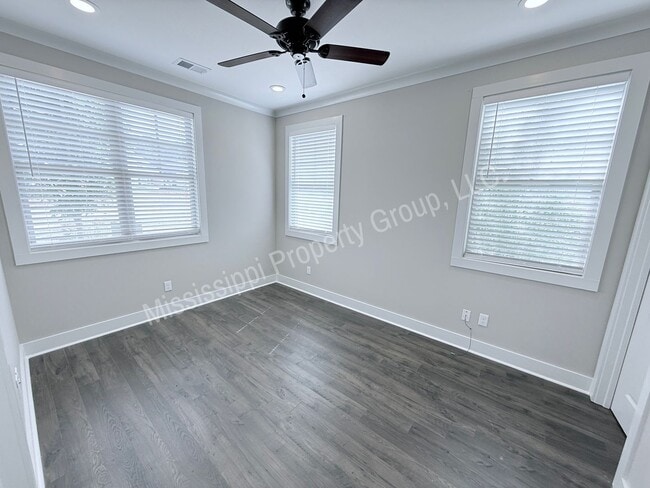 Building Photo - 1212 Ivy Rd