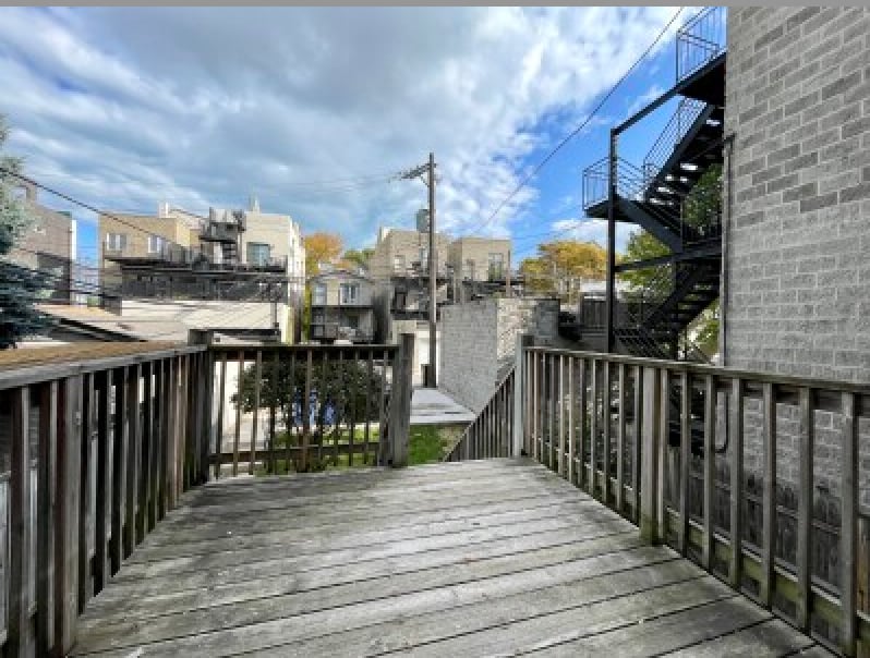 Building Photo - 2219 N Hoyne Ave