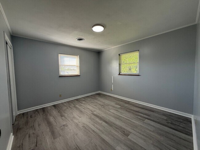 Building Photo - 3 Bedroom 1.5 Bathroom Home Located in Greeneville, TN