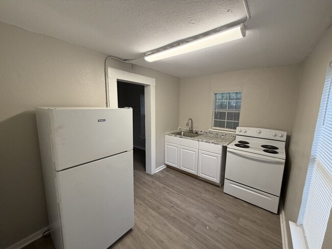 Building Photo - 1817 San Luis St