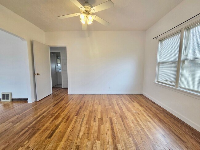 Building Photo - 145 N 300 W