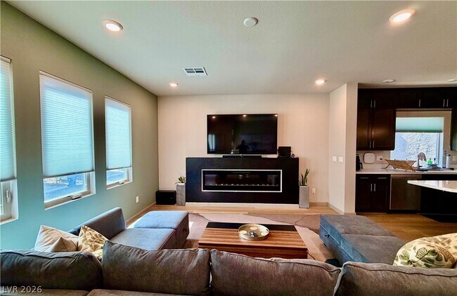 Building Photo - 8044 Carpenter Creek Ave