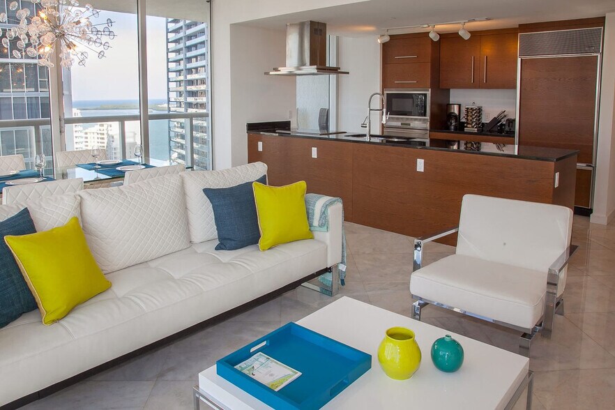 Building Photo - 485 Brickell Ave