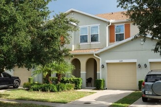 Building Photo - Beautiful Fully Furnished 4-Bedroom Home i...