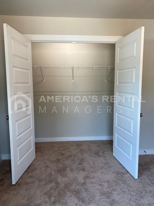 Building Photo - 1385 Brookhaven Dr