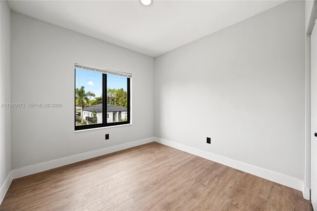 Building Photo - 122 NW 5th Ave