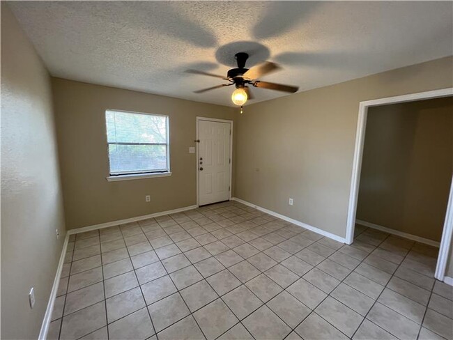 Building Photo - 519 Geri Dr
