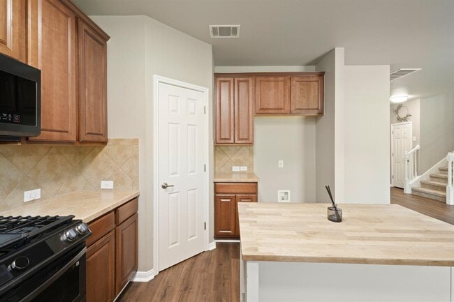 Building Photo - 1121 Boxwood Loop