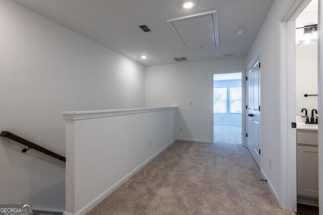 Building Photo - 5542 Highland St