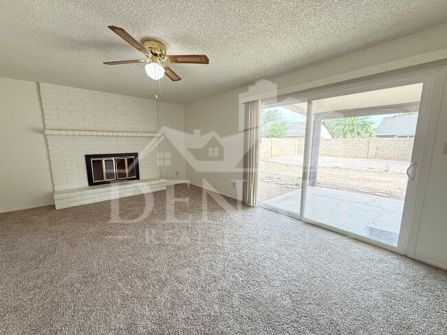 Building Photo - 1016 W Nido Ave