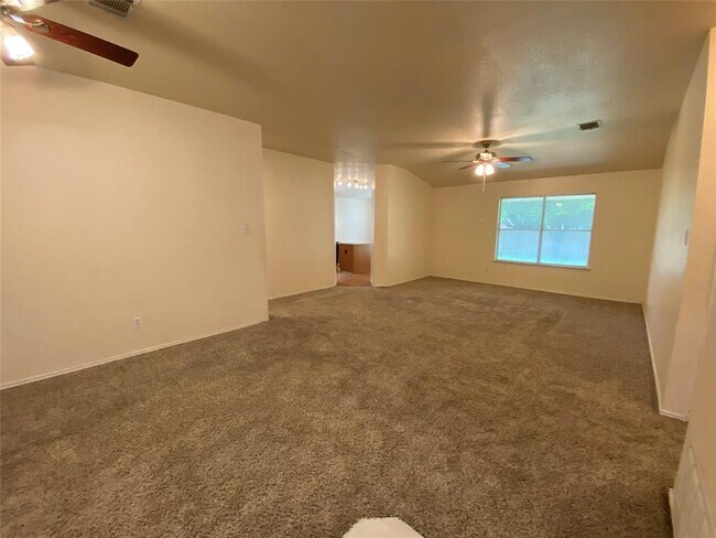 Building Photo - 2402 Hallie Ln