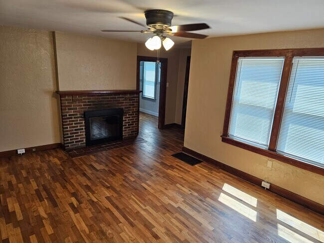 Building Photo - 2 N Benton St