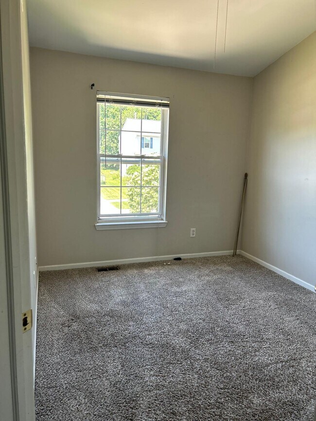 Building Photo - 2738 Birchwood Dr