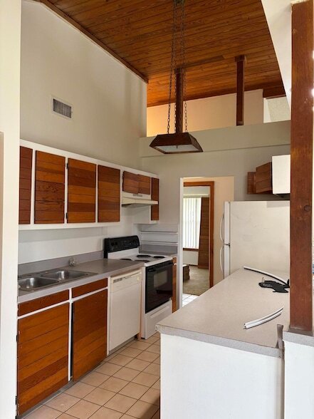 Building Photo - 5014 Palm Dr
