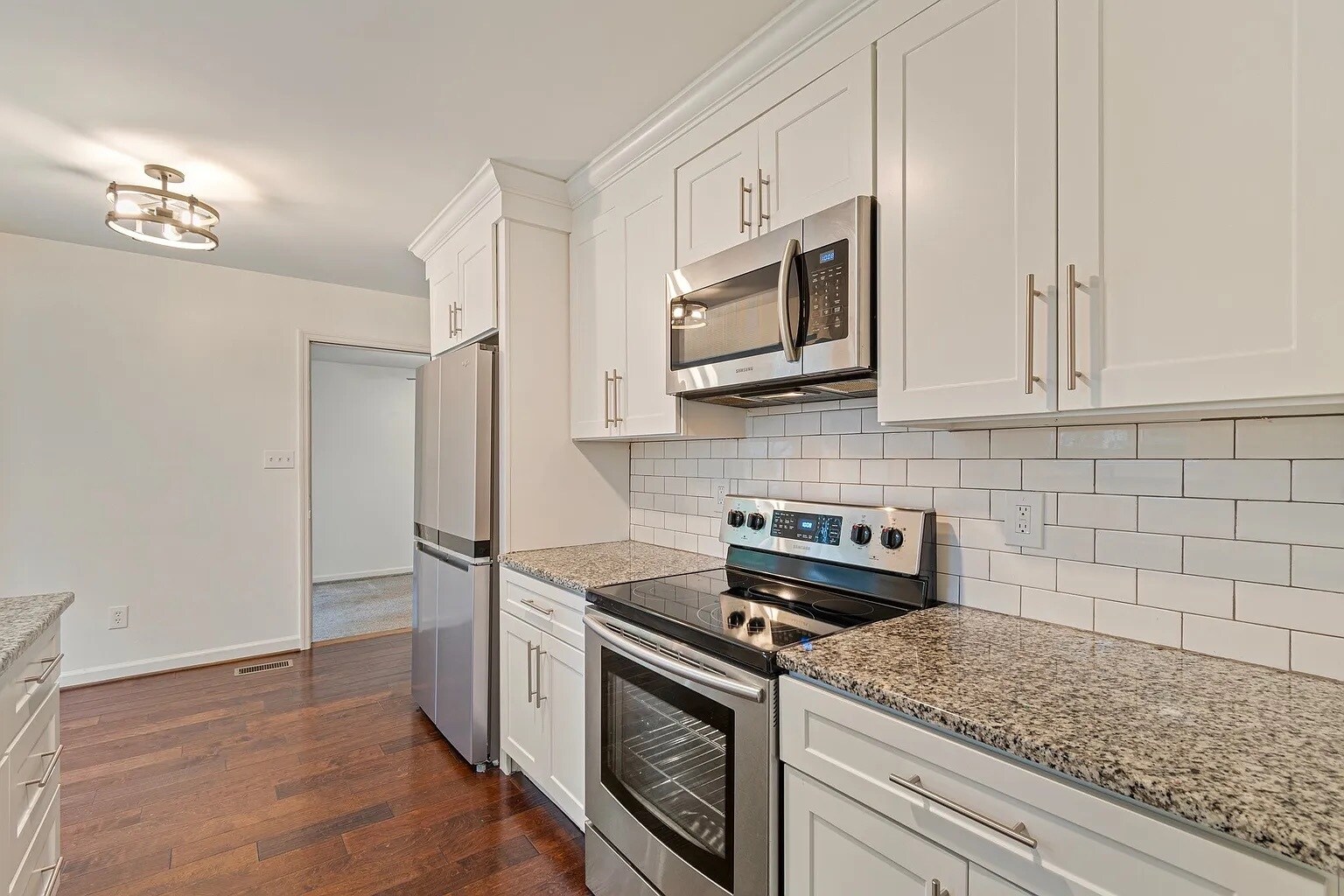 Building Photo - 723 Riverview Dr