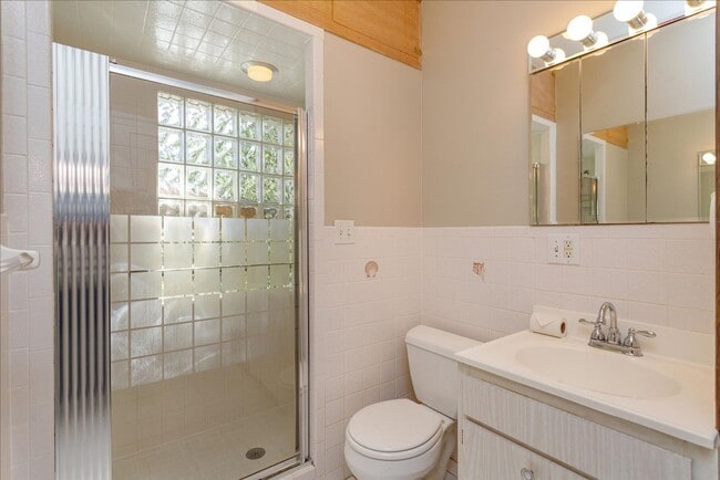 Building Photo - Run don't walk for this one of a kind beautifully maintained Old Florida Charmer on a park like d...