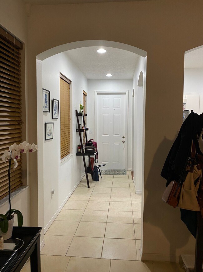 Building Photo - 4220 NE 9th St