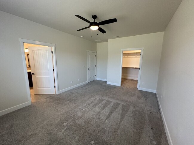 Building Photo - 3304 S Zimmerman St