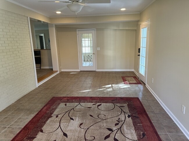Building Photo - 412 Winwood Dr