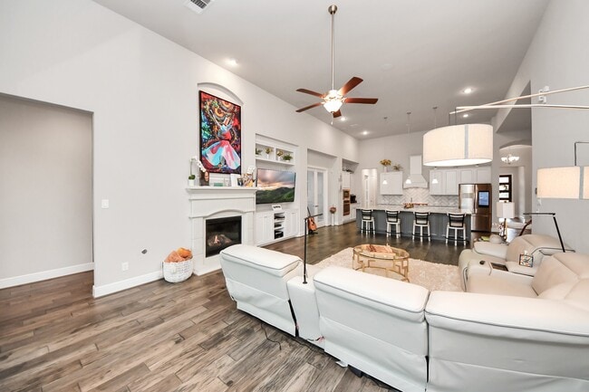 Building Photo - 23606 Verge Sims Dr