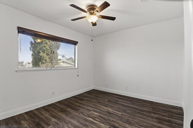Building Photo - Welcome to your entertainers dream home!