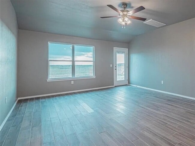 Building Photo - 1529 Highland Loop