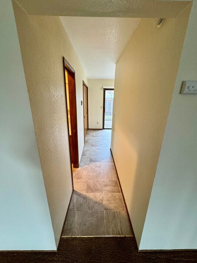 Building Photo - 1127-1129 Applegate Street