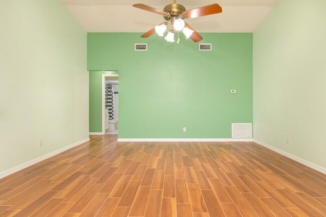 Building Photo - 9921 Dean Cove Ln