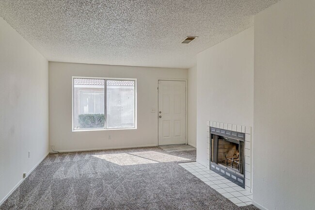 Building Photo - 4418 White Ln