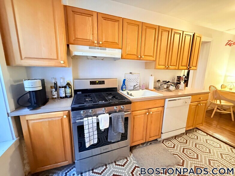 Building Photo - 452 Park Dr