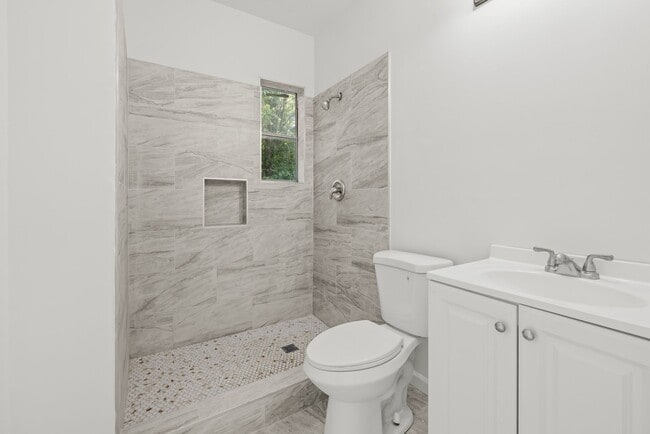 Building Photo - Fully Renovated Ensley Bungalow