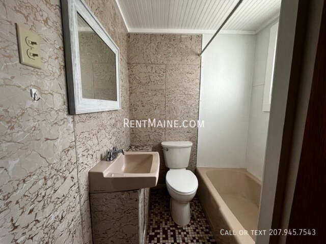 Building Photo - 108 Pearl St