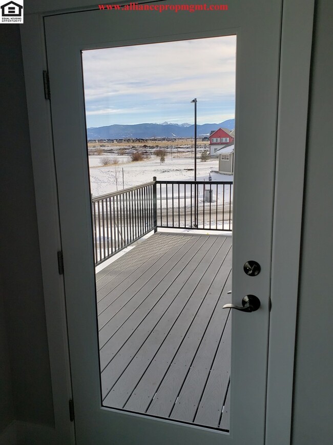 Building Photo - Beautiful Large 4bd/2.5ba 2332sqft home in The Lakes Subdivision