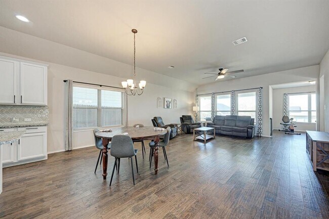 Building Photo - 136 Finley St