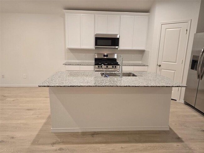 Building Photo - 5014 Cheery Cove Dr