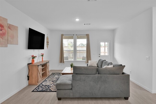 Building Photo - 10917 Fly Catcher Dr