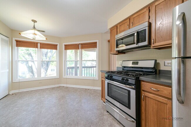 Building Photo - 305 Satinwood Terrace