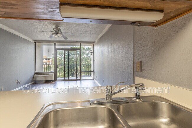 Building Photo - 7701 Wurzbach Rd
