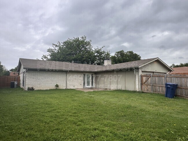 Building Photo - 1818 Andover Dr