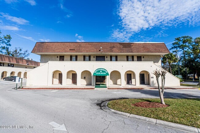 Building Photo - 1530 El Prado Rd