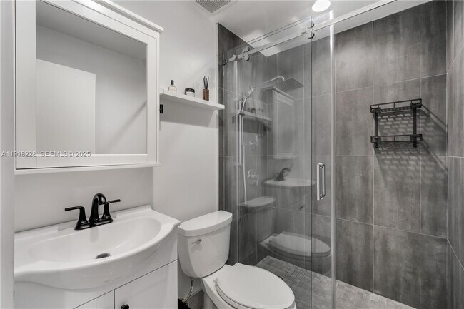 Building Photo - 9451 SW 6th Ln