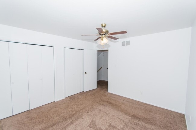 Building Photo - Spacious 2 bedroom / 1 bathroom Duplex for...
