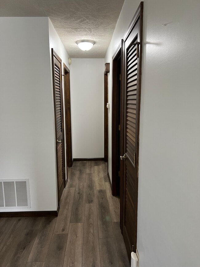 Building Photo - 846 Willow Dr