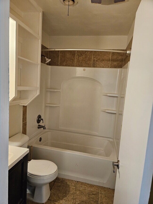 Building Photo - 405 NW 84th St