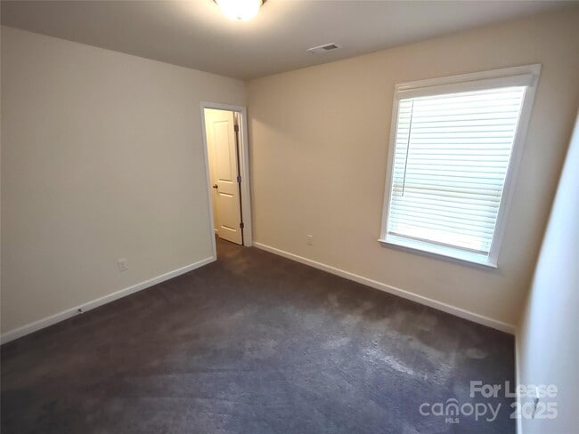 Building Photo - 7135 Thornrose Dr
